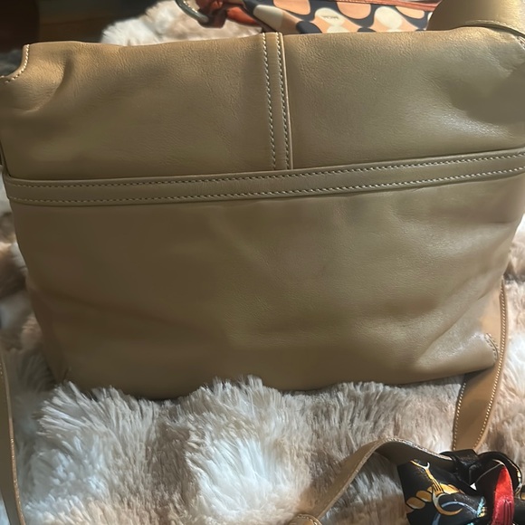 Elegant Tan Leather Shoulder Bag - Picture 2 of 10